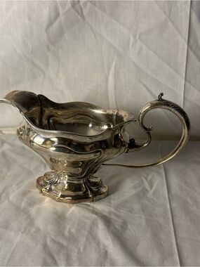 Pairpoint Ornate Silver-plate Gravy Boat with Curved Handle 8”x3.5”
